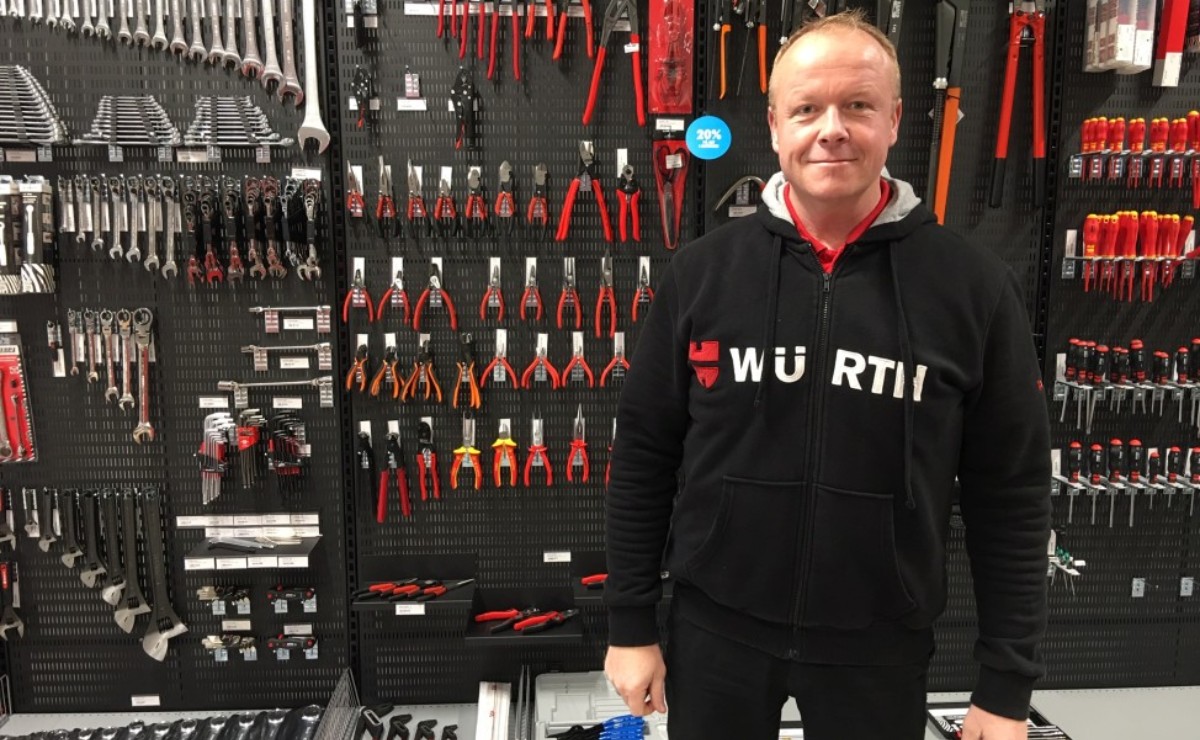 Butiksleder Kim Bo Poulsen ser frem til at tage imod kunderne i den ny Würth butik i Nykøbing Falster.