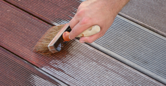 Behandling af terrassebrædder